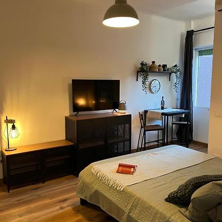 Stylish Apartment 3 Km Away From Duomo - Netflix, Wi-Fi, All Comforts Included Milano Eksteriør billede